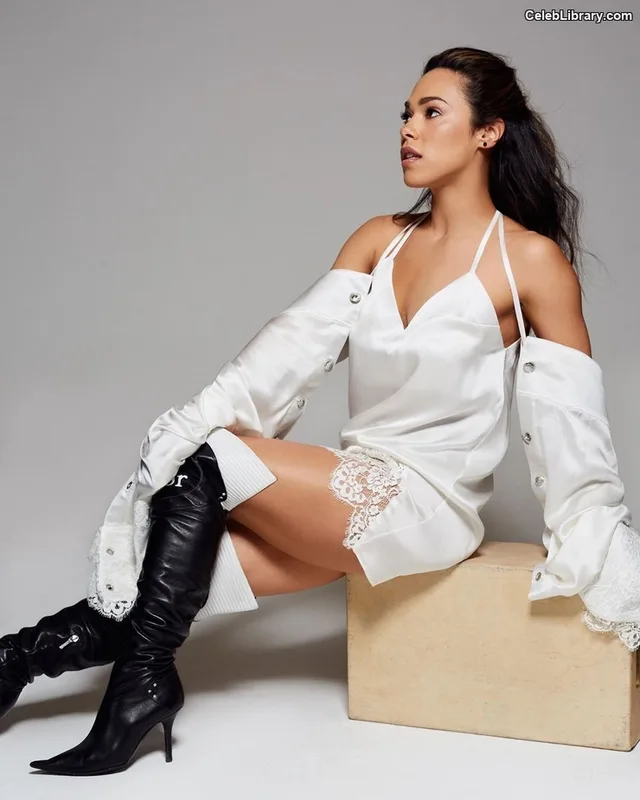 Jessica Camacho photo 13 of 40