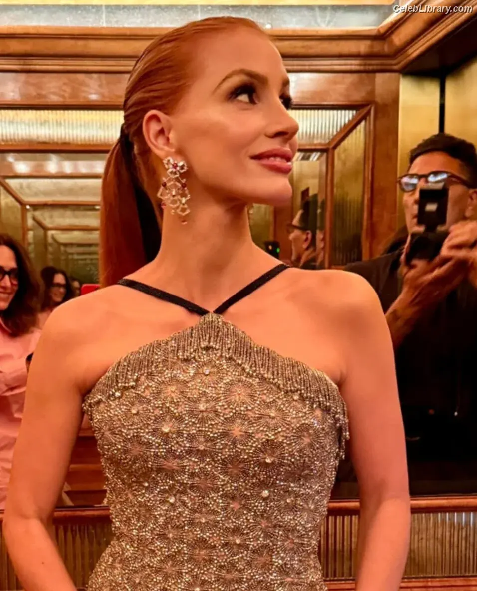 Jessica Chastain photo 5 of 1061