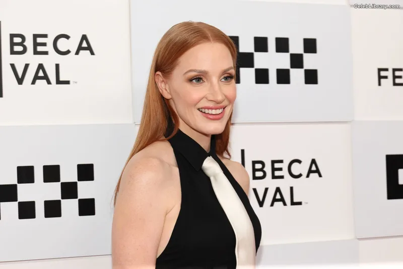 Jessica Chastain photo 2 of 1062