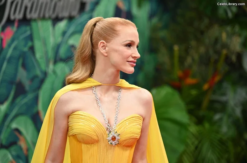 Jessica Chastain photo 2 of 1062