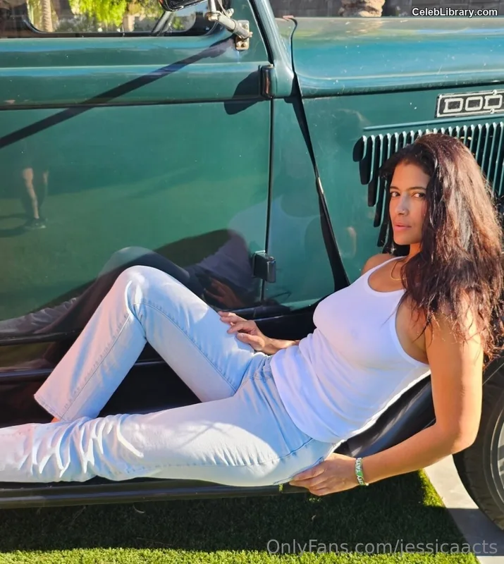 Jessica Clark photo 1 of 39