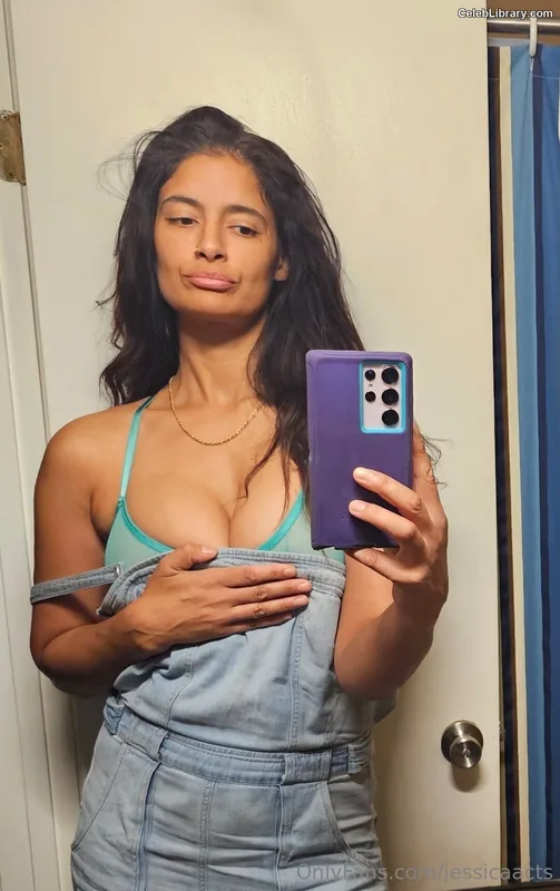 Jessica Clark photo 3 of 39
