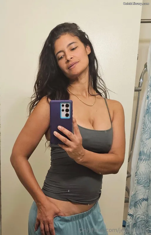 Jessica Clark photo 5 of 39