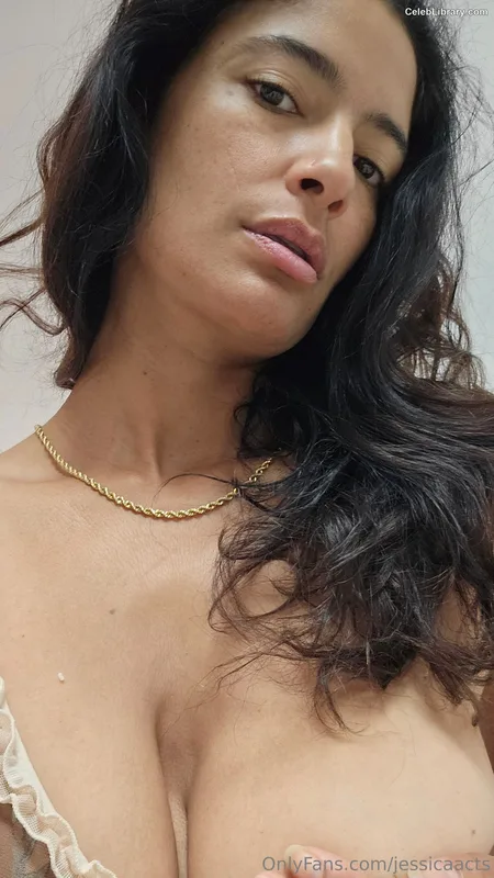 Jessica Clark photo 9 of 39