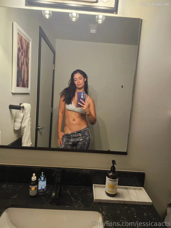 Jessica Clark photo 12 of 39