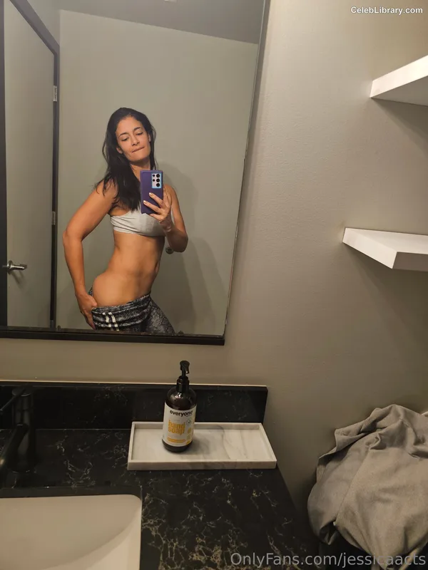 Jessica Clark photo 14 of 39