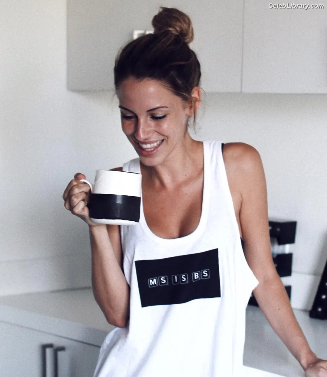 Jessica Lowndes photo 18 of 228