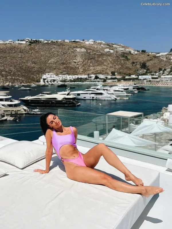 Jessica Lowndes photo 11 of 229