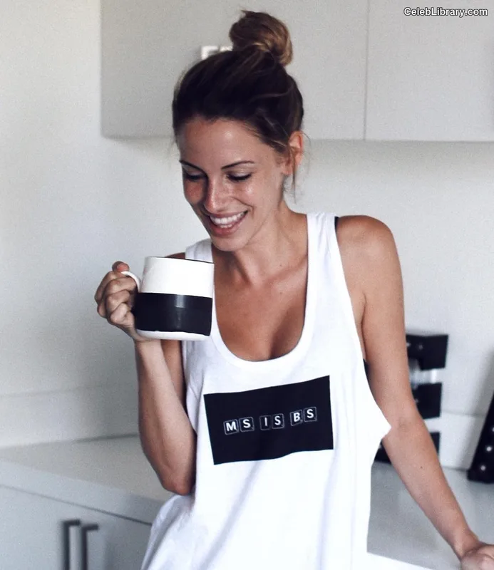 Jessica Lowndes photo 18 of 229