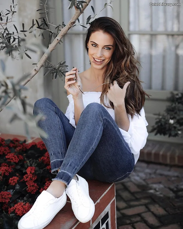 Jessica Lowndes photo 22 of 229
