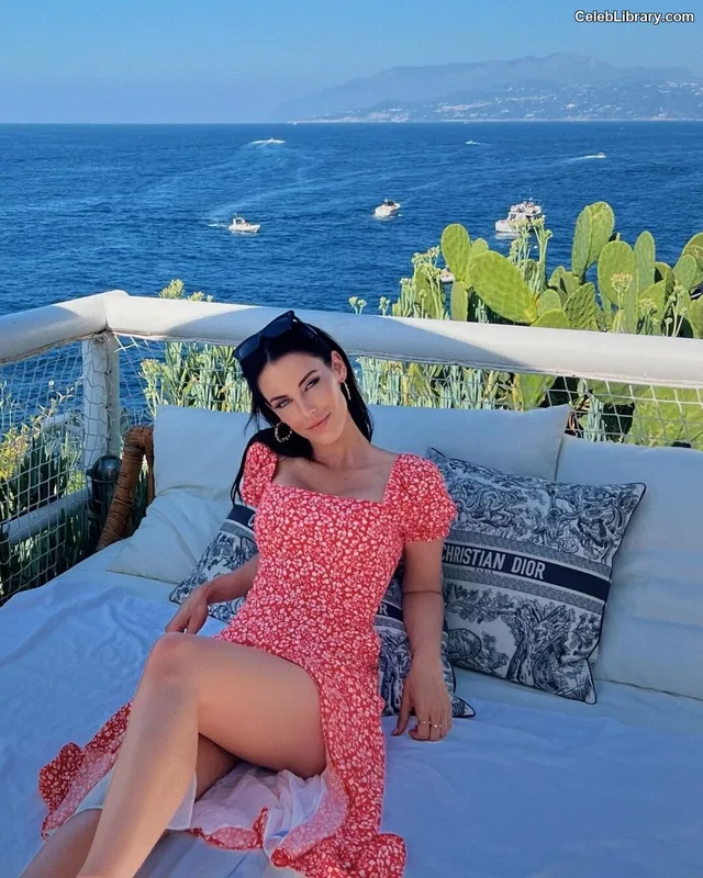 Jessica Lowndes photo 7 of 229