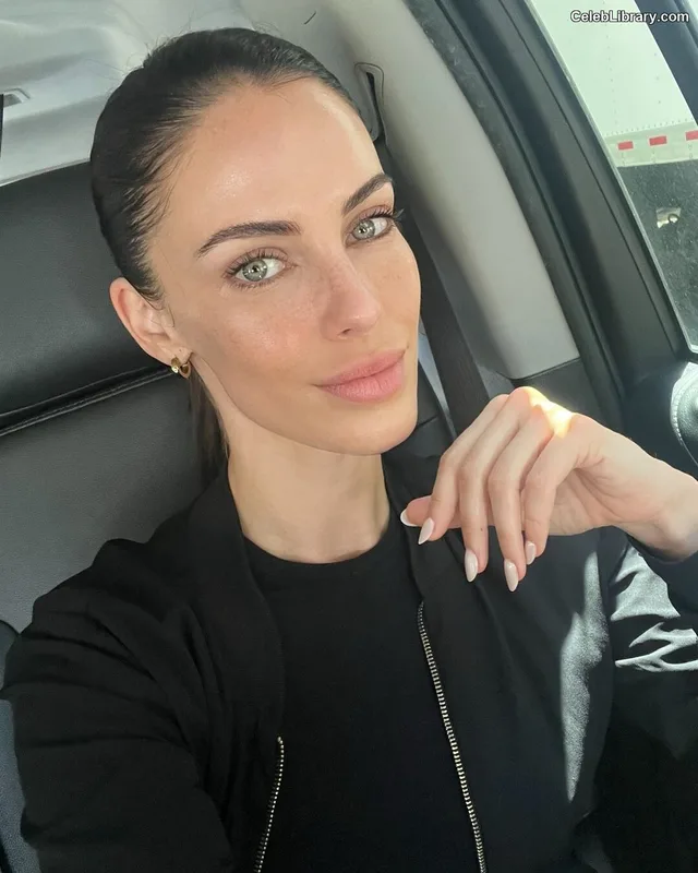 Jessica Lowndes photo 5 of 229