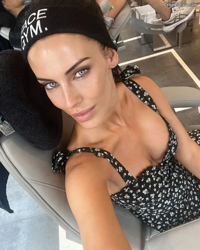 Jessica Lowndes photo 10 of 229