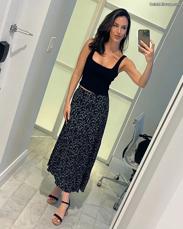 Jessica Lowndes photo 13 of 229