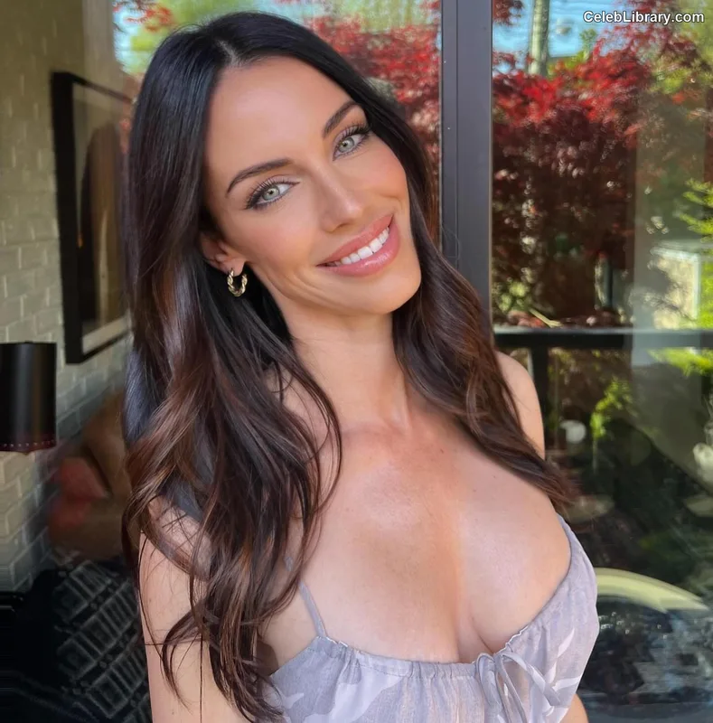Jessica Lowndes photo 21 of 229