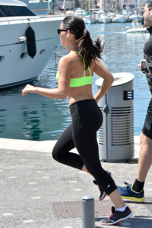 Jessica Lowndes photo 4 of 229