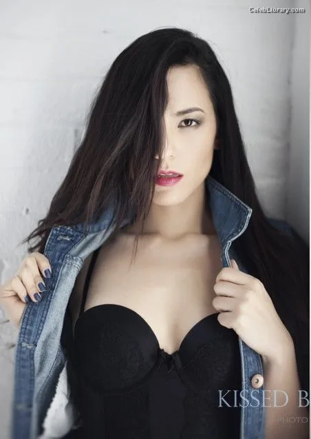 Jessica Matten photo 10 of 55