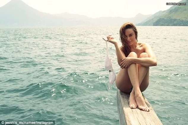 Jessica McNamee photo 5 of 57