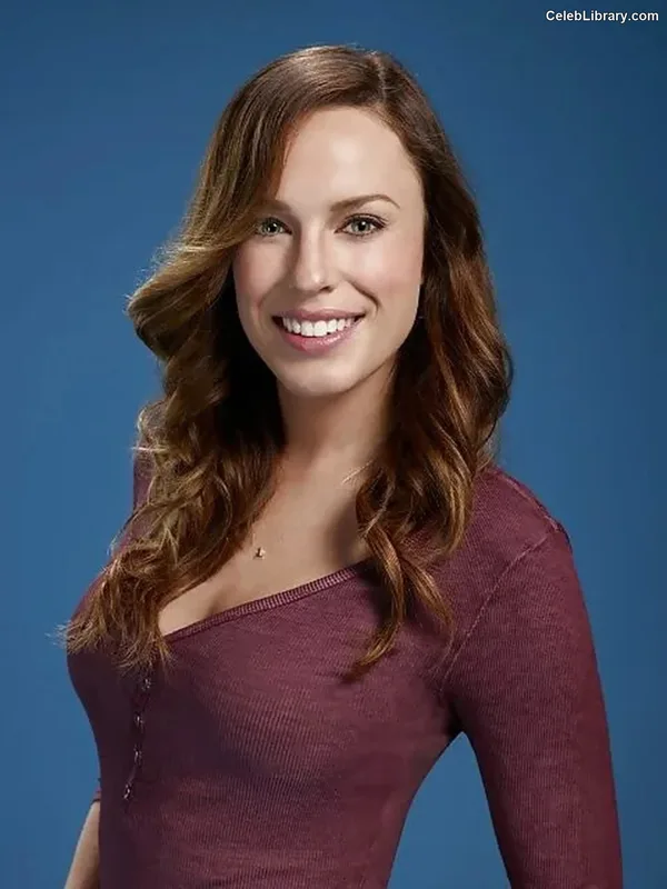 Jessica McNamee photo 17 of 57