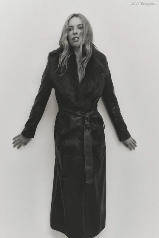 Jessica McNamee photo 6 of 57