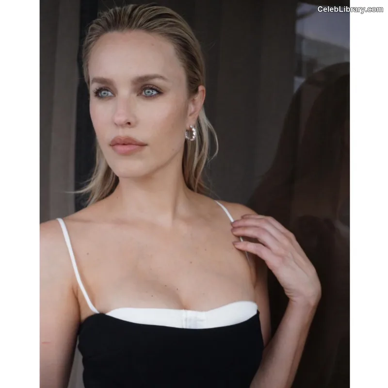 Jessica McNamee photo 15 of 57