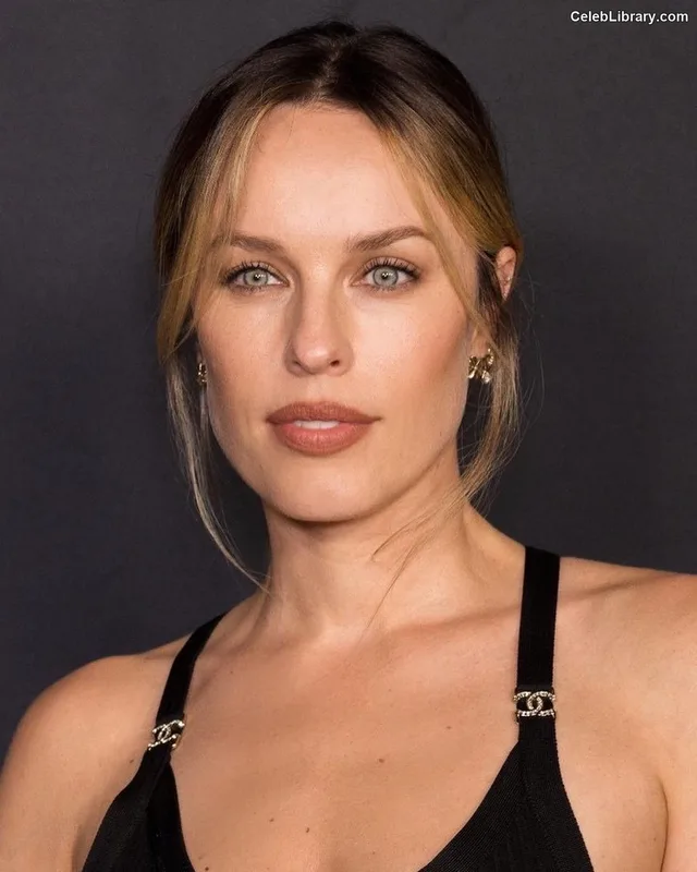 Jessica McNamee photo 16 of 57