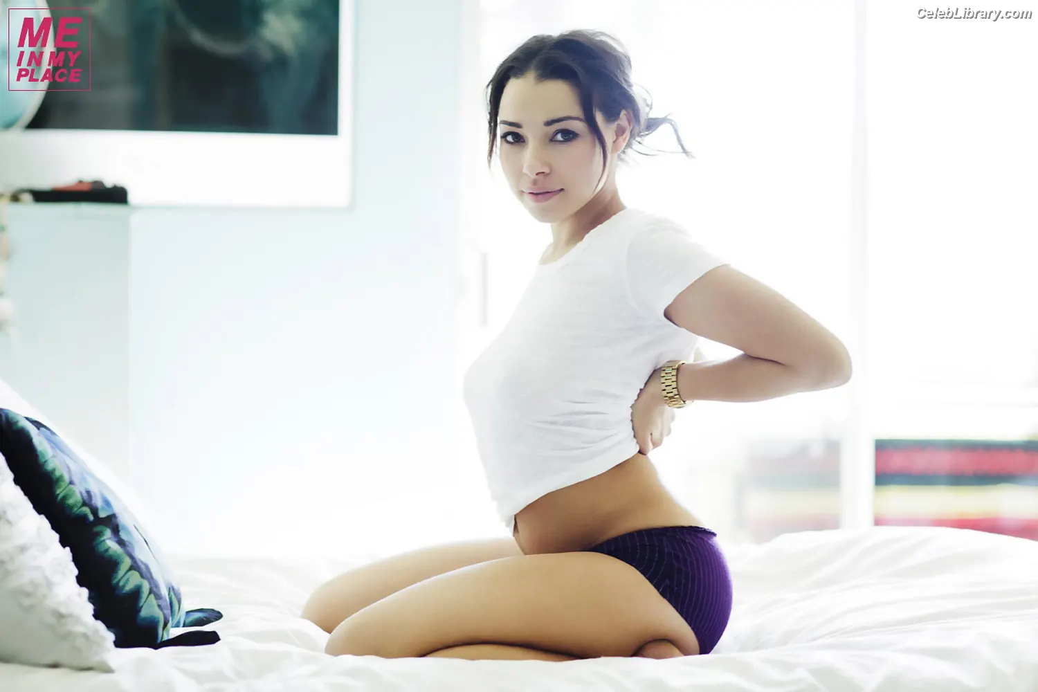 Jessica Parker Kennedy photo 18 of 97