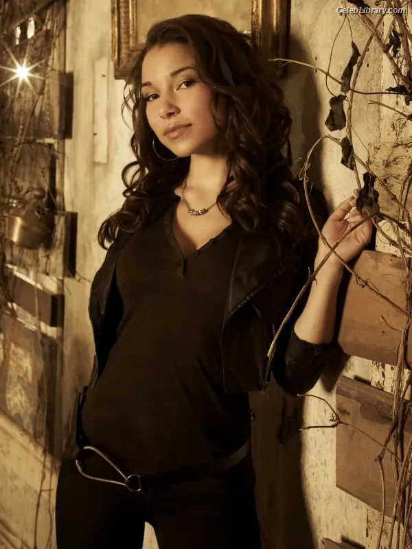 Jessica Parker Kennedy photo 5 of 97