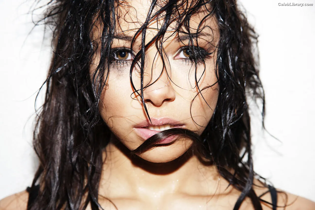 Jessica Parker Kennedy photo 8 of 97