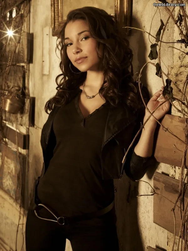 Jessica Parker Kennedy photo 2 of 95