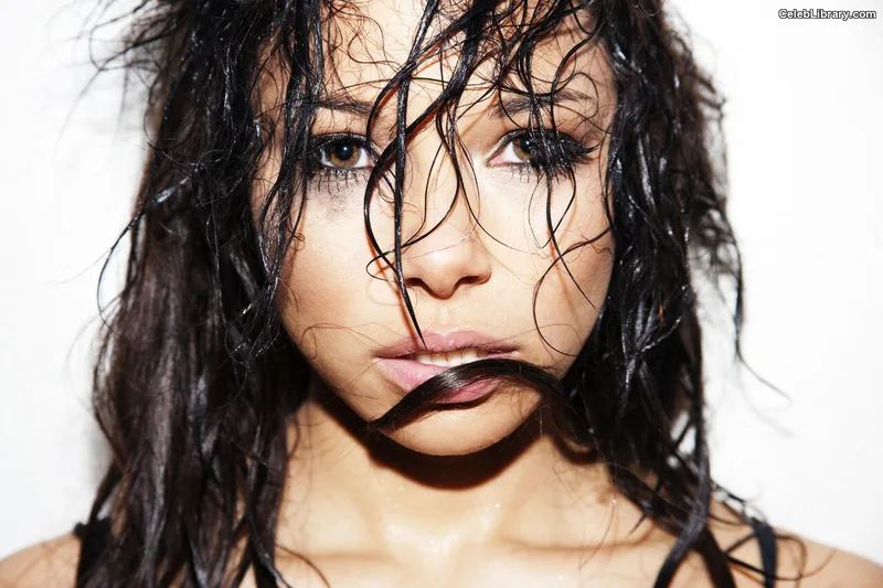 Jessica Parker Kennedy photo 5 of 95