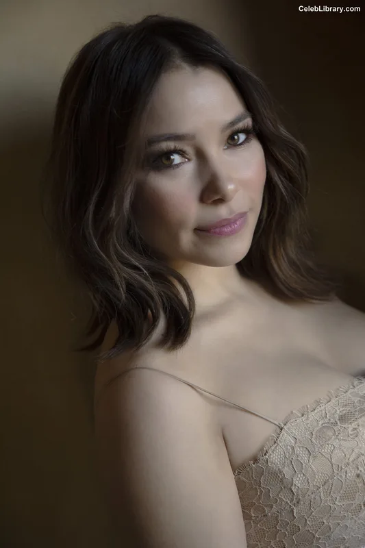 Jessica Parker Kennedy photo 21 of 95