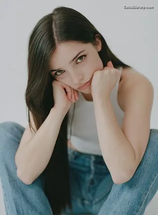 Jessica Reynolds photo 4 of 7