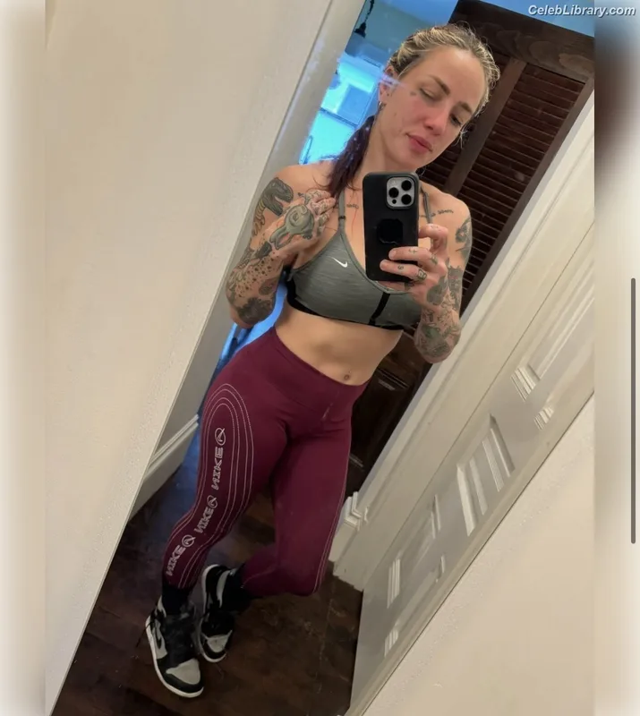 Jessica-Rose Clark photo 13 of 30