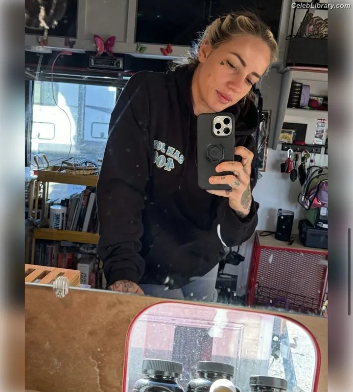 Jessica-Rose Clark photo 16 of 30
