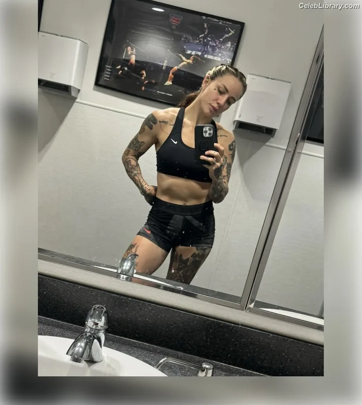 Jessica-Rose Clark photo 20 of 30