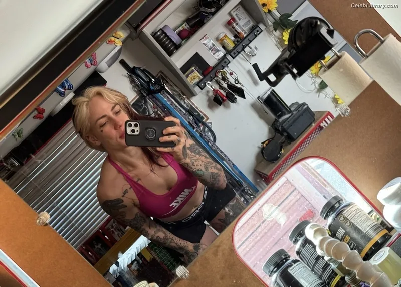 Jessica-Rose Clark photo 22 of 30