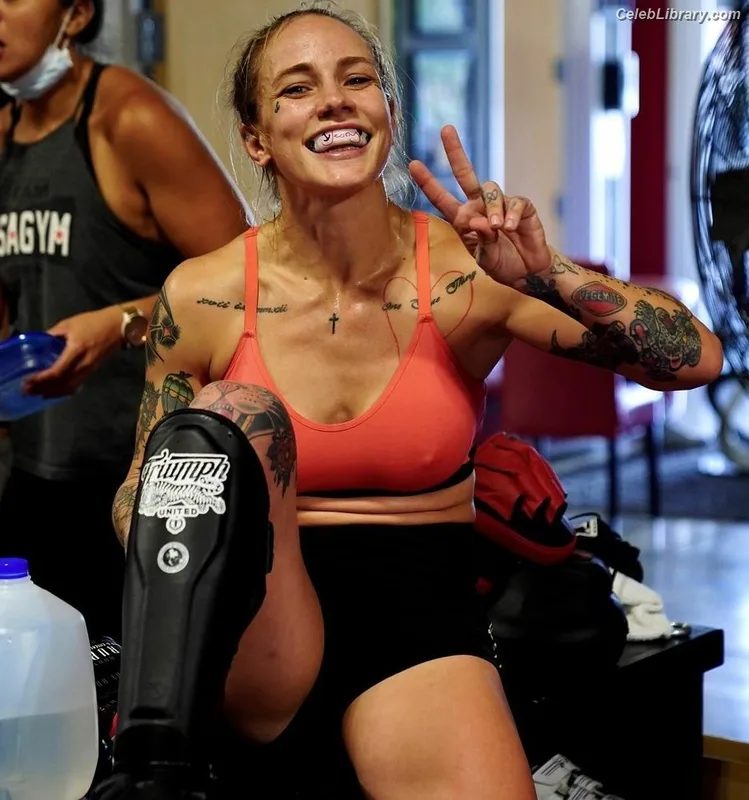 Jessica-Rose Clark photo 23 of 30