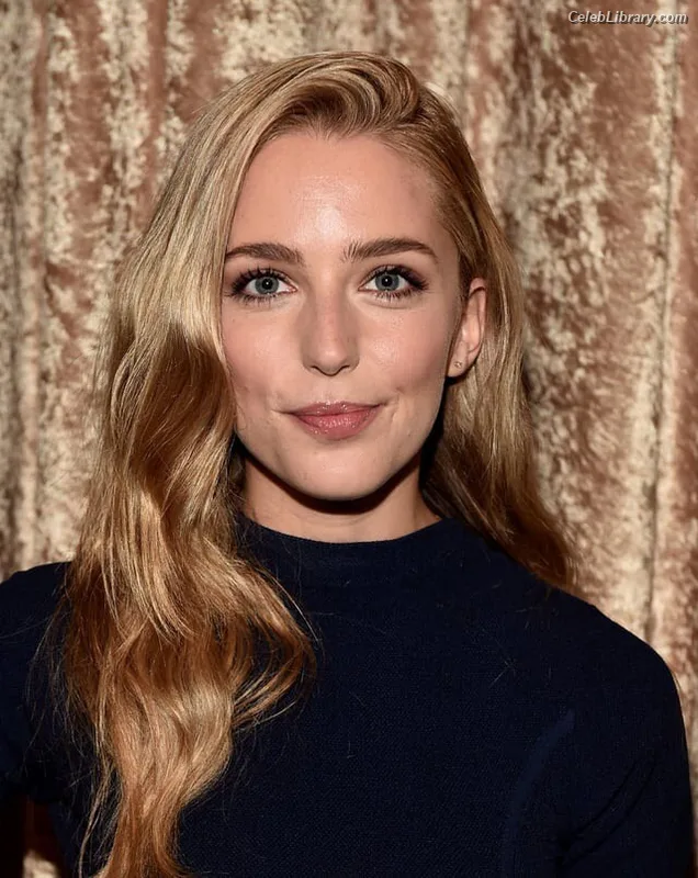 Jessica Rothe photo 2 of 36