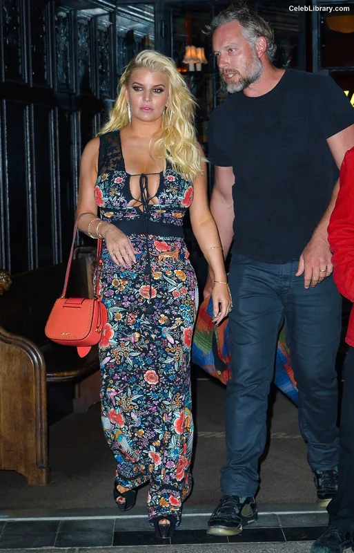 Jessica Simpson photo 1 of 677