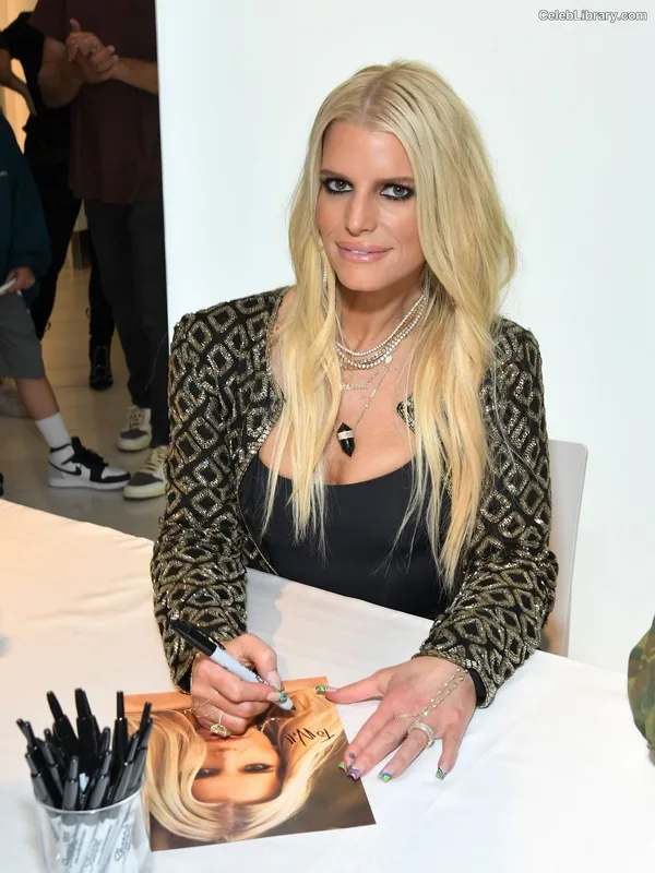 Jessica Simpson photo 2 of 677