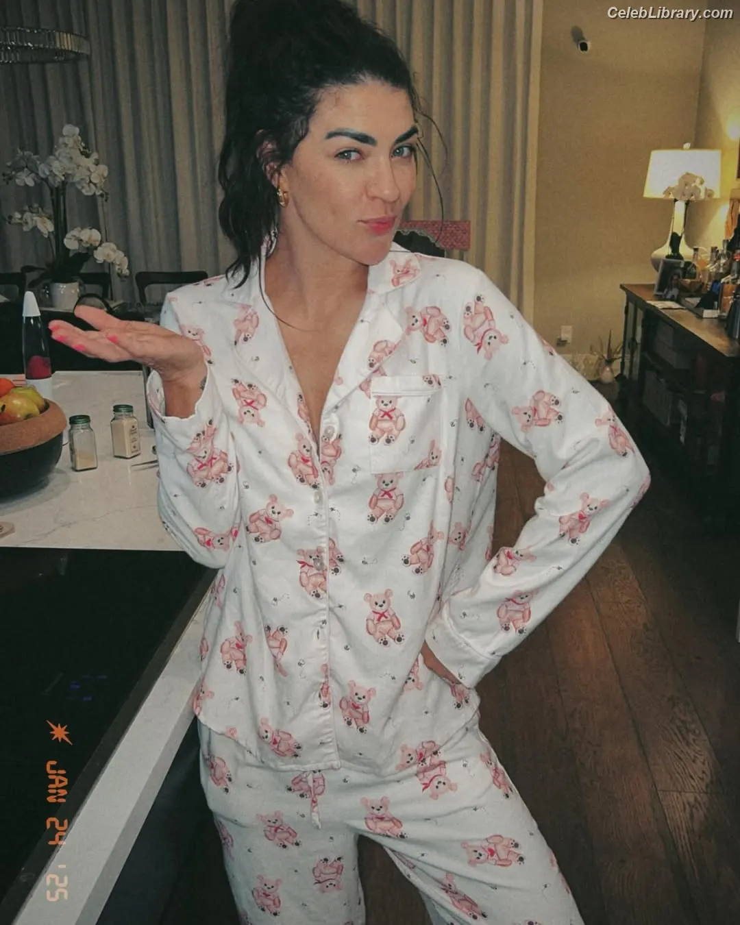 Jessica Szohr photo 1 of 18