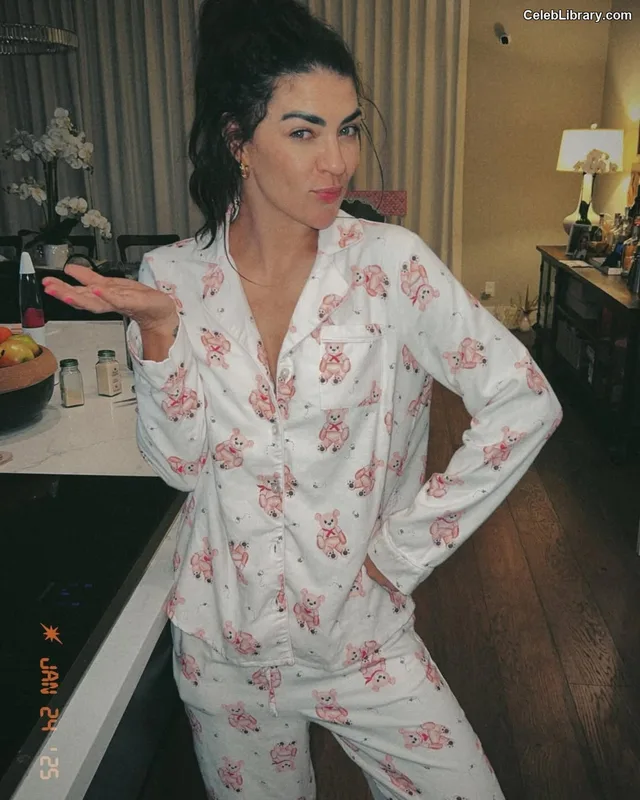 Jessica Szohr photo 1 of 19