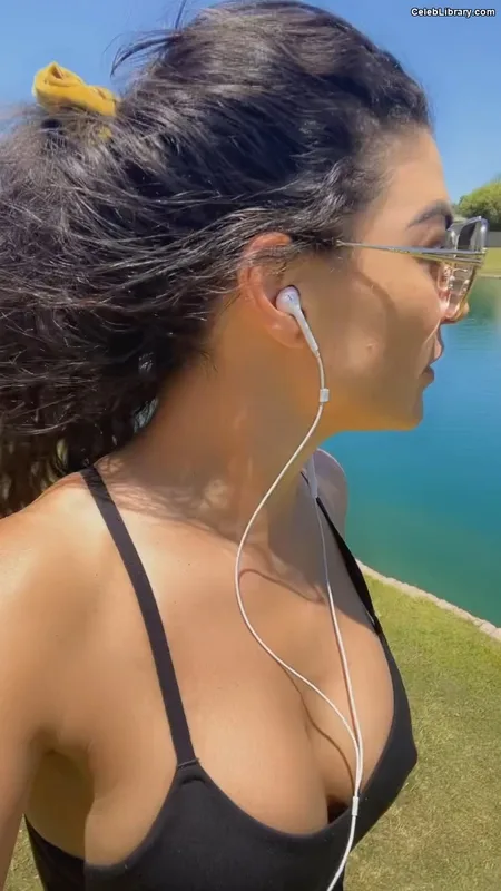 Jessica Szohr photo 5 of 19