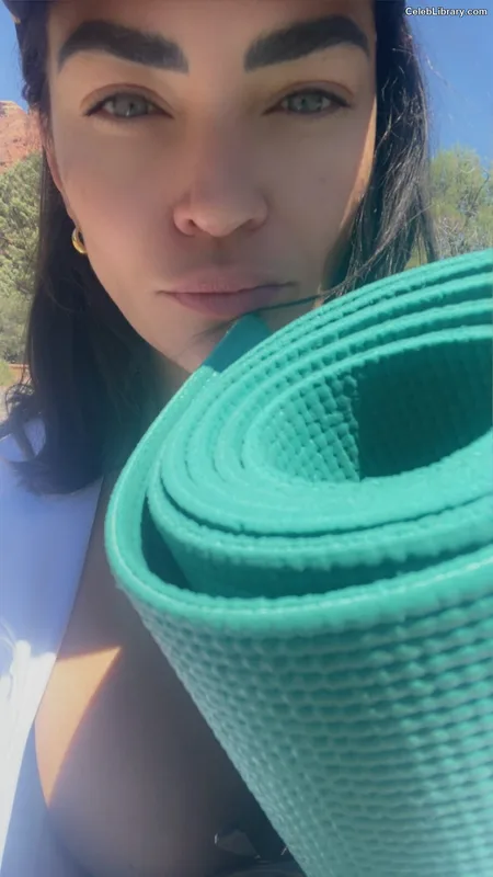 Jessica Szohr photo 10 of 19
