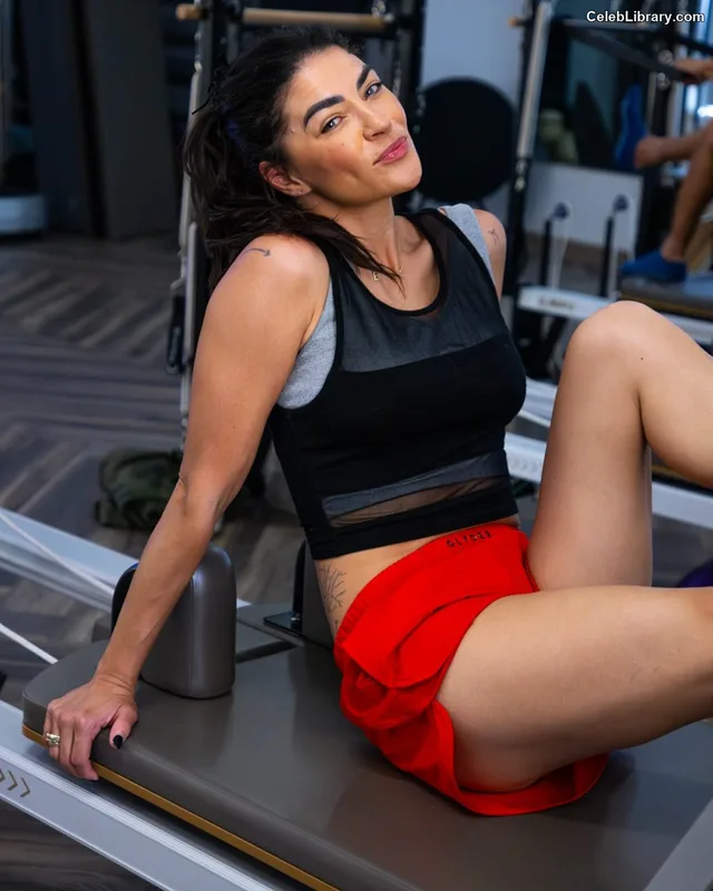 Jessica Szohr photo 11 of 19