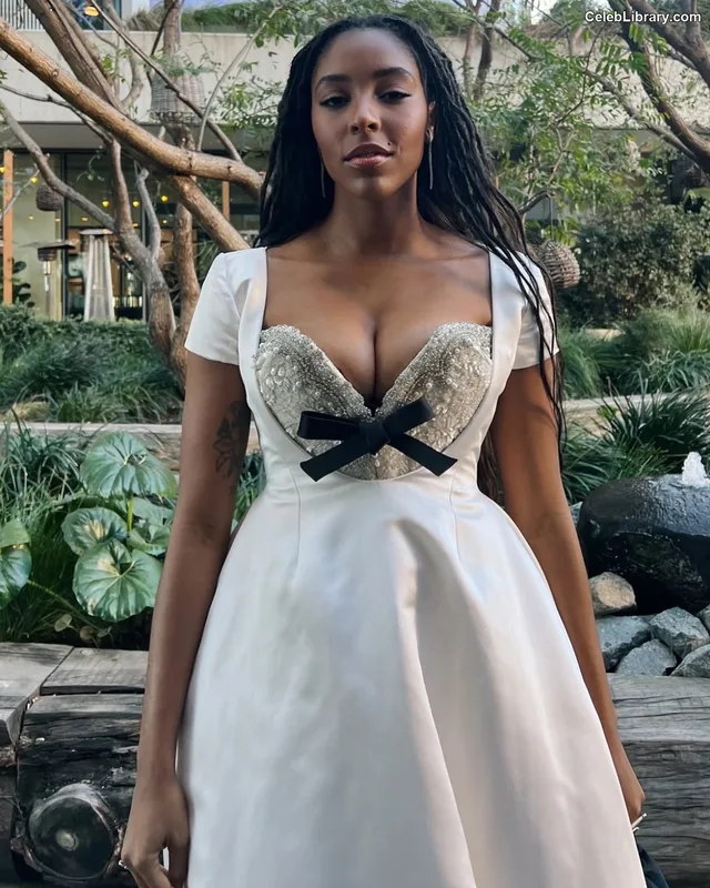 Jessica Williams photo 3 of 66