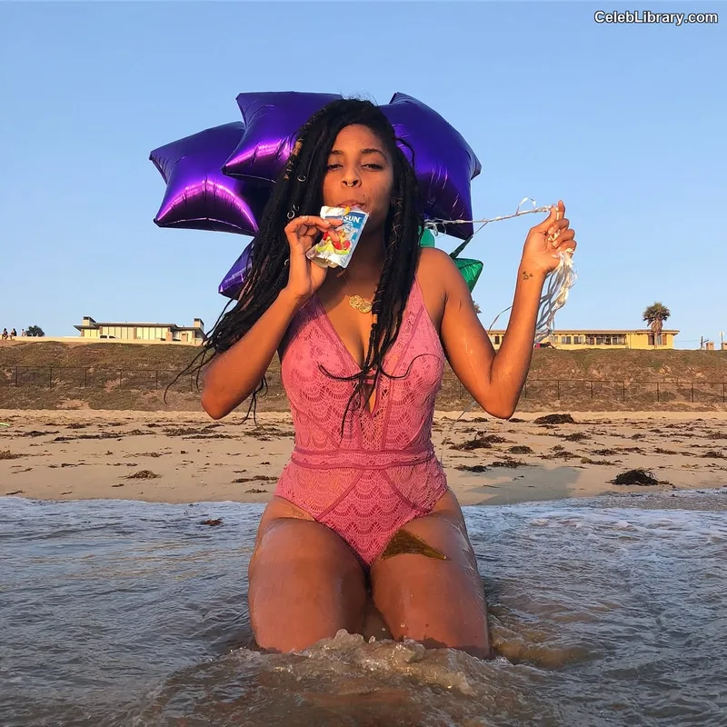 Jessica Williams photo 14 of 66