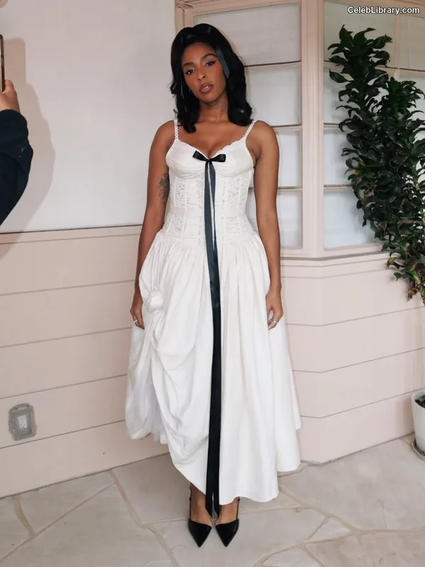 Jessica Williams photo 17 of 66