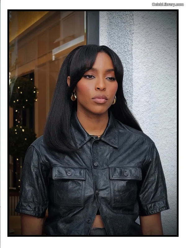 Jessica Williams photo 4 of 66